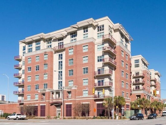 Building Photo - Fabulous 2 Bedroom/2 Bath Condo in Excellent Location