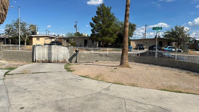 Photo - 3 BEDROOMS 2 BATHROOMS HOUSE AVAILABLE FOR...