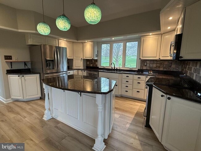 Building Photo - 3293 N Hill Ct