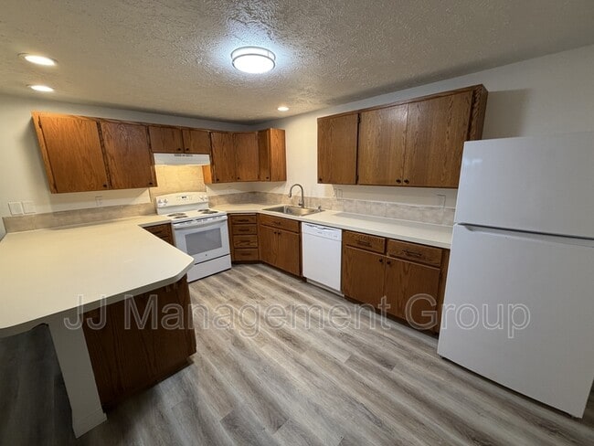 Photo - 1223 2nd St Unit Webster Apartments