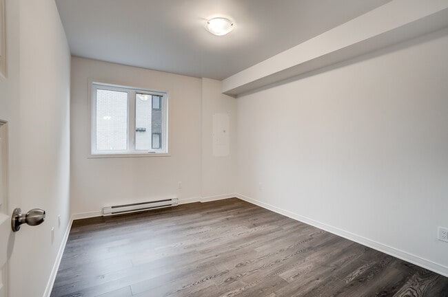 Photo - 342 Av De L'hippodrome Unité #2