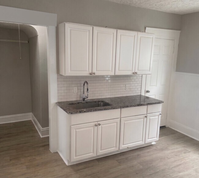 Photo - 3711 E 61st St Unidad 1