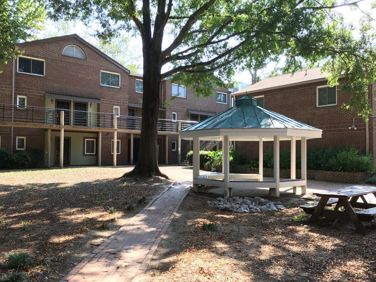 Photo - Walk to Campus! Upper Level 2br in Chancel...