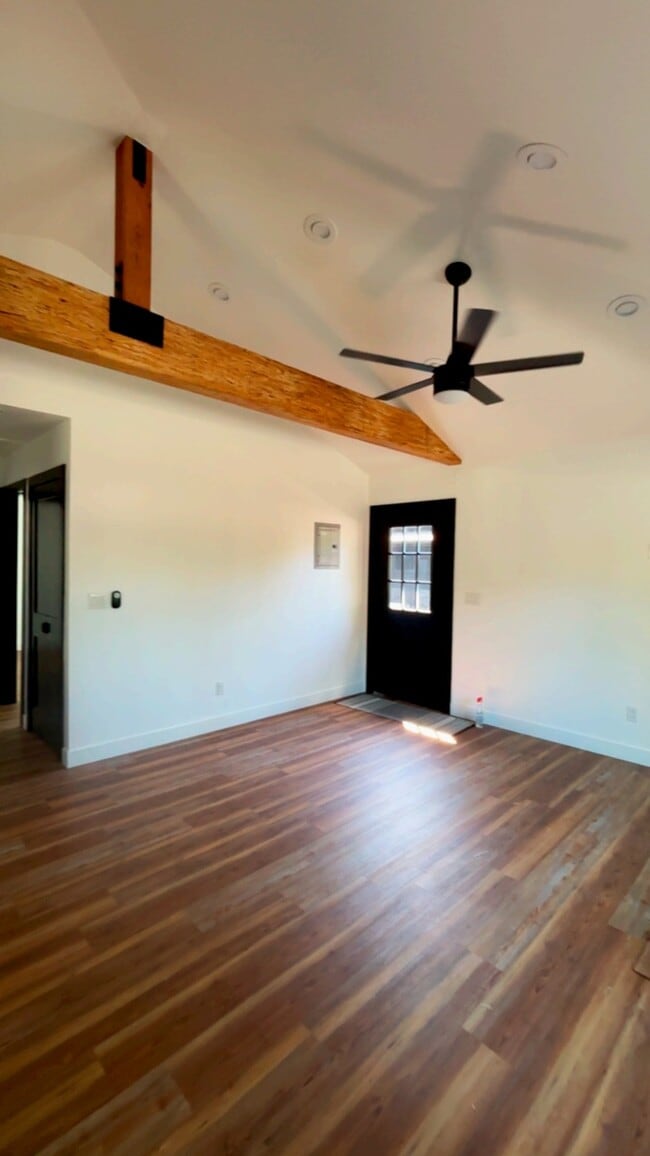 Photo - 2425 N Bush St Unidad 2