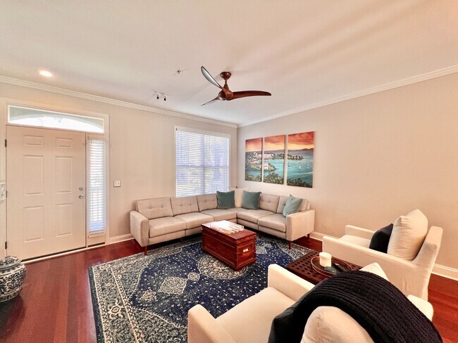 Photo - UPTOWN TOWNHOUSE!