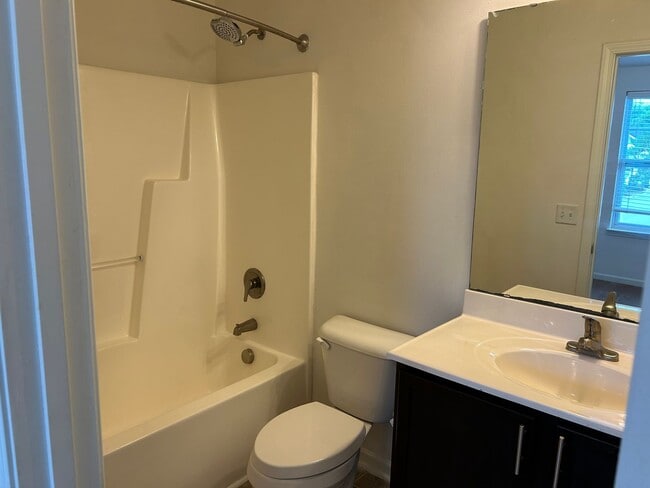 Photo - 208 Jordan Ln Unidad D