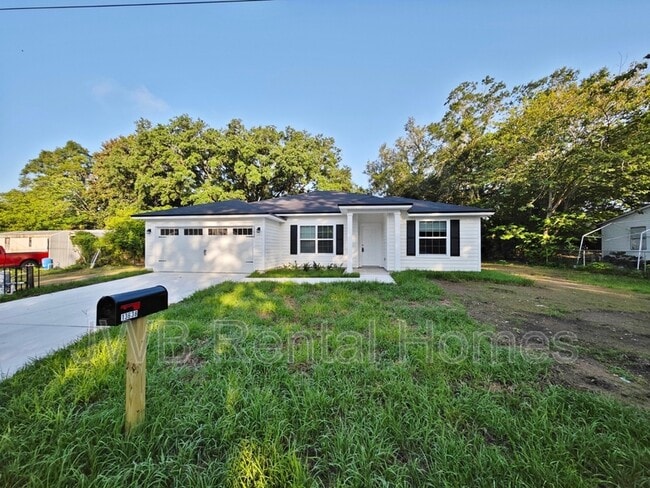 Building Photo - 13638 Hollings St Rental