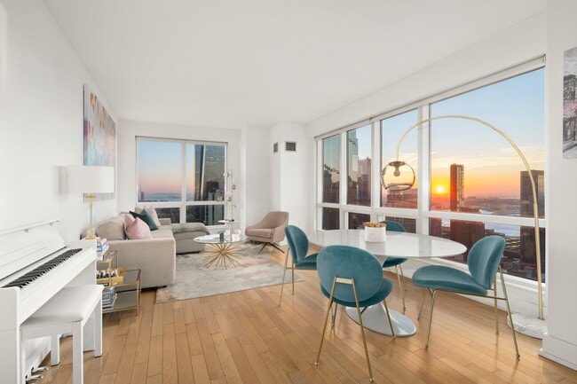 Building Photo - 350 W 42nd St