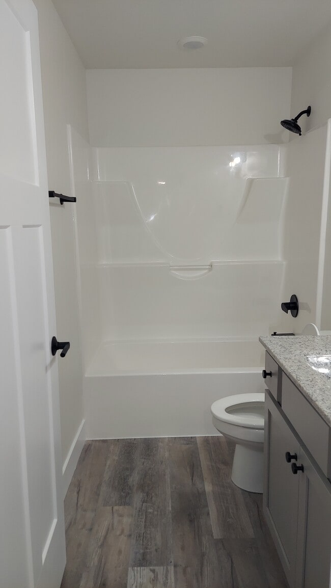 Photo - 406 Eagle St