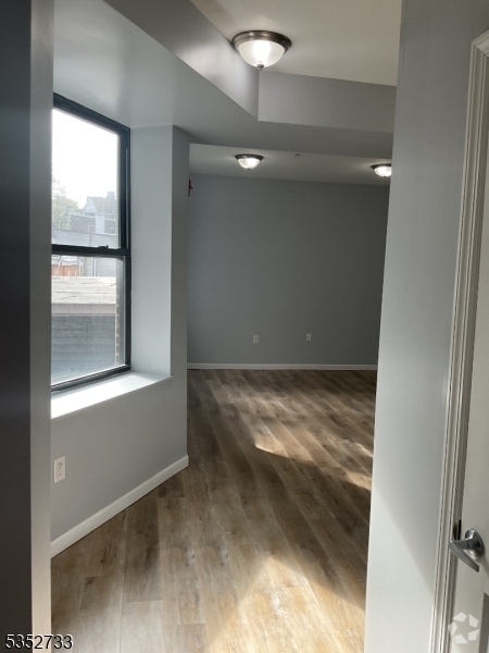 Building Photo - 41 Victoria Ave Unit 201 Rental