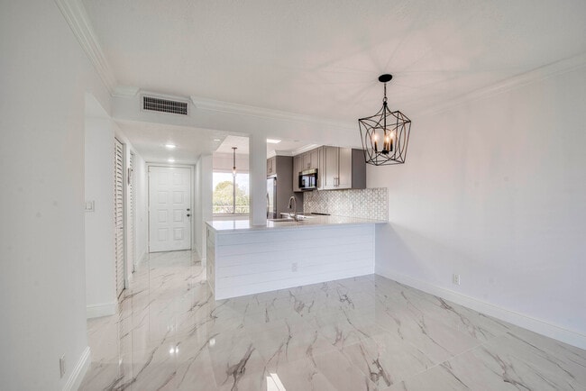 Photo - 6795 Huntington Ln Unit 406