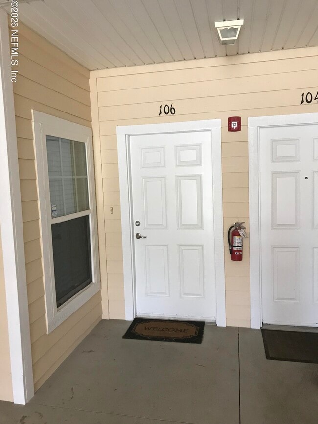 Building Photo - 8201 Green Parrot Rd Unit 106