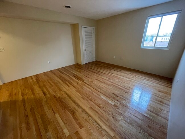 Photo - 377 Dorchester St