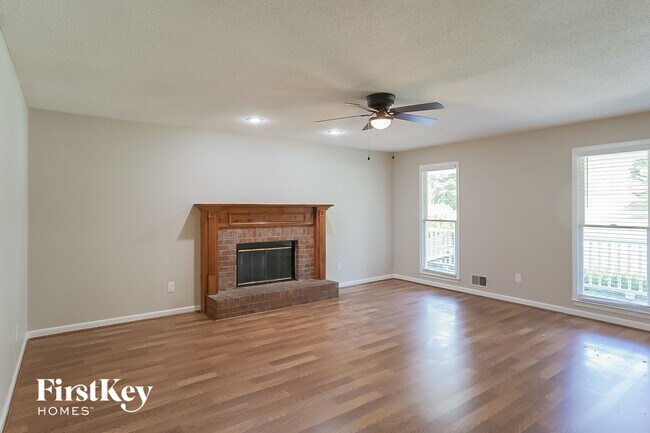 Photo - 174 Somerset Ln