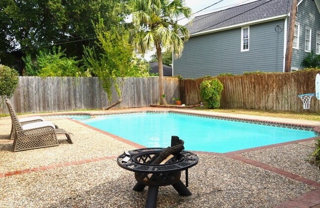 Building Photo - 2317 Dorrington St