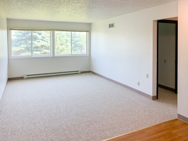 Photo - Woodland Apartments