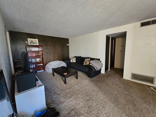 Photo - Spanish Towers 2 Bedroom Unit In Secured B... Unit 361