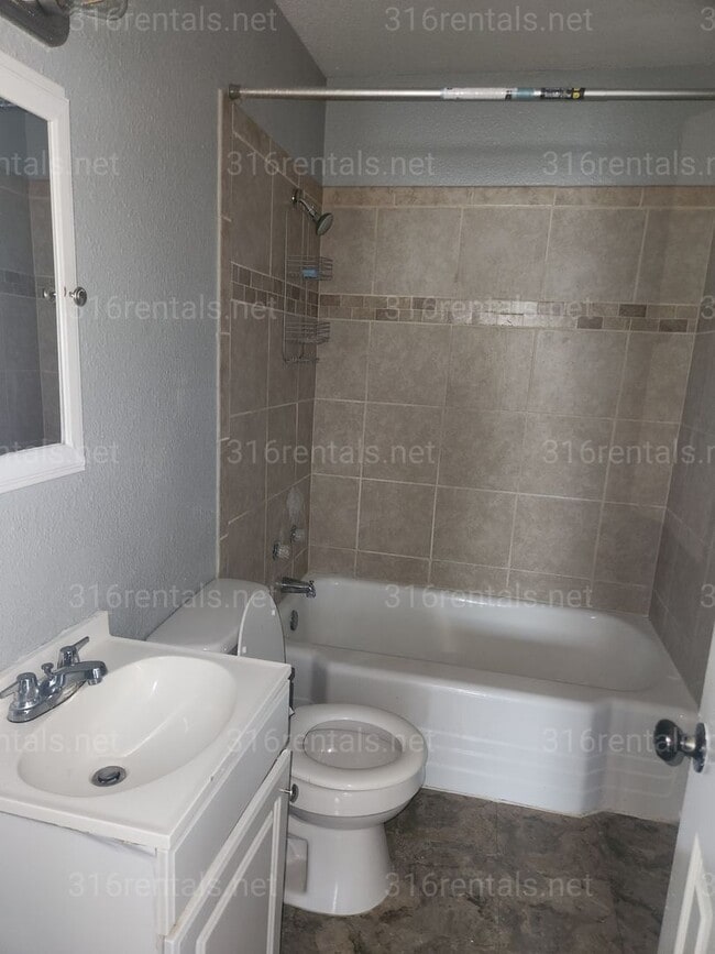 Photo - $1,050 3 bedroom / 2 bathroom - Single Family Home
