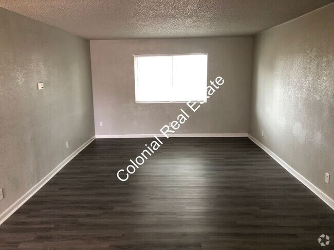 Building Photo - Very nice 2 bedroom 1 bathroom apartment n...