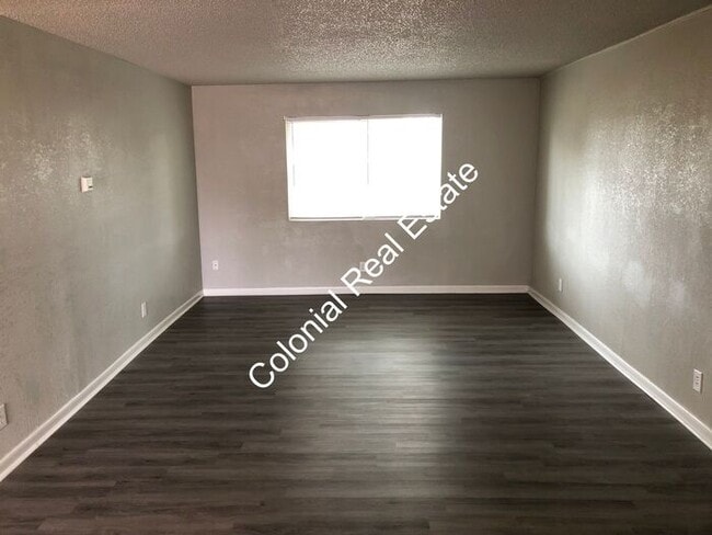 Building Photo - Very nice 2 bedroom 1 bathroom apartment n...