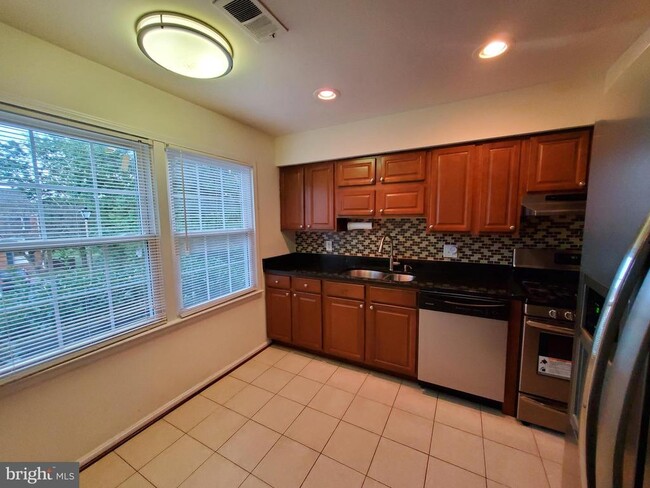 Building Photo - 2077 Pilgrim Dr Rental