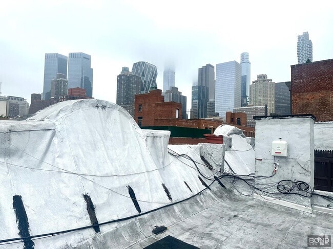 Building Photo - 438 W 52nd St Unit 11E Rental