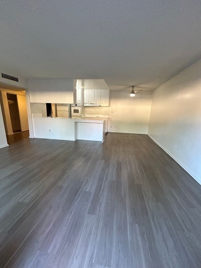 10200 De Soto Ave Unit 109