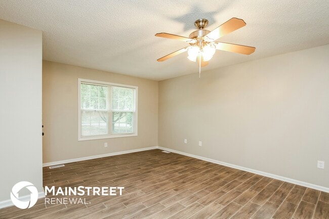 Photo - 709 Firecrest St SE