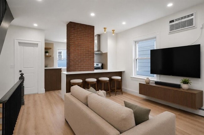 Building Photo - 32 Storms Ave Unit B