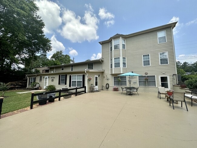 Building Photo - 20 Coffey Ln