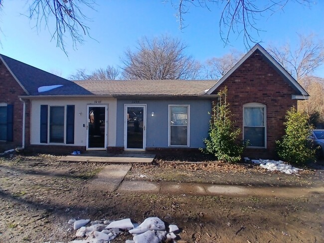 Photo - Spacious 3 Bedroom 2 Bath Duplex |&nbsp; Open To Section 8