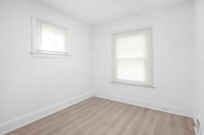 Photo - 10413 Mt Auburn Ave