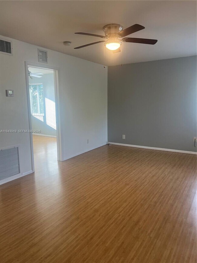 Photo - 225 SE 16th Ave Unit 8