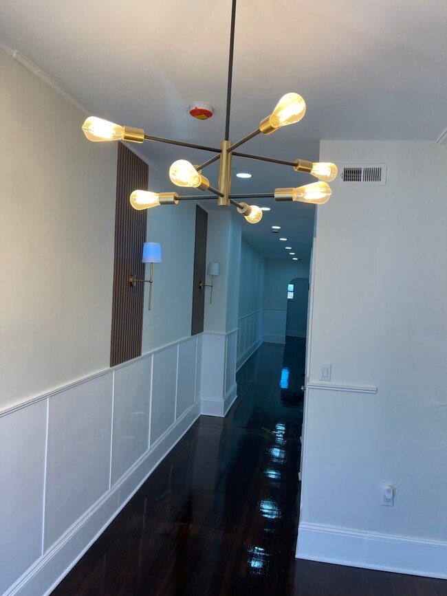 Photo - 31 Crawford St