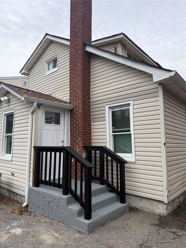 Building Photo - 49 Railroad Ave