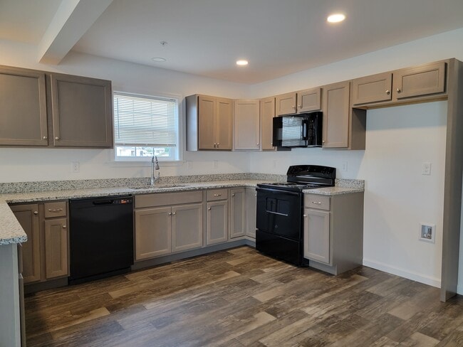 Photo - 122 Robert Cir