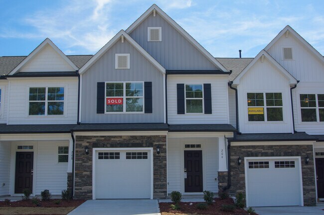 Photo - 206 Oakchest Ct