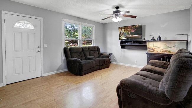 Photo - For Rent : 4BR, 1 1/2BA home with fenced in back yard and storage building.