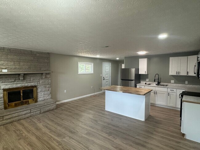 901 E Sycamore St Unit 4