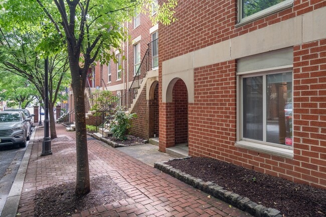 Photo - 9 W Lee St Townhome