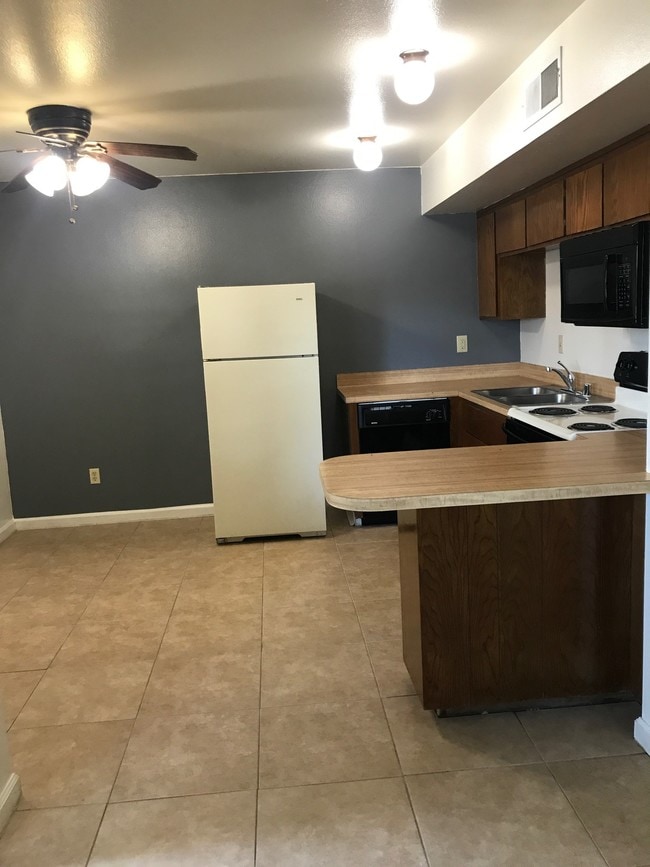 Photo - Laurelwood Oaks