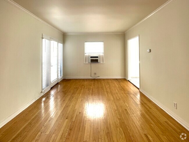 Building Photo - 1960 Vermont N Ave Unit 4 Rental