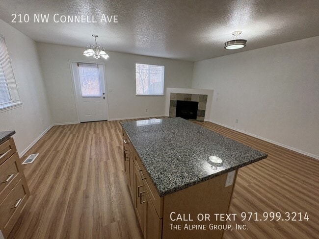 Photo - 210 NW Connell Ave