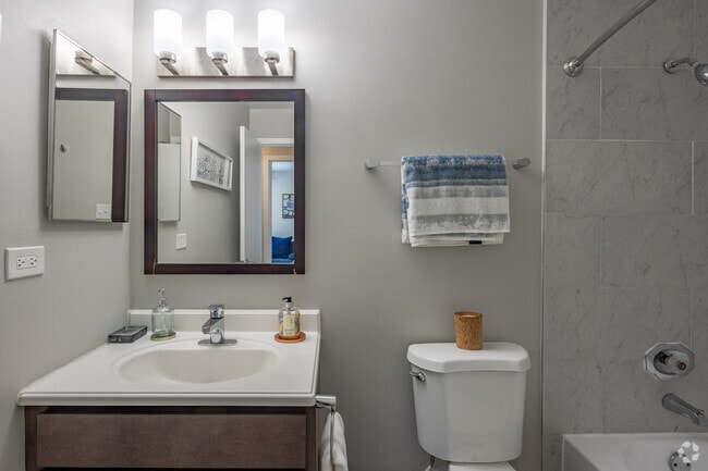 2HAB, 1BA - 950 ft² - The Clayson