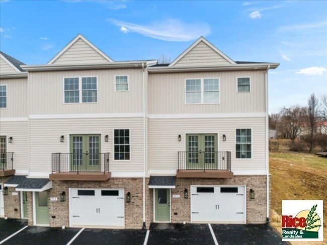 Building Photo - New build townhome available this spring!