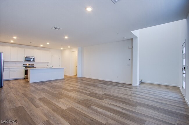 Photo - 252 Walsh Peak Ave