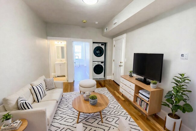 Building Photo - 7 Reedsdale St Unit 2