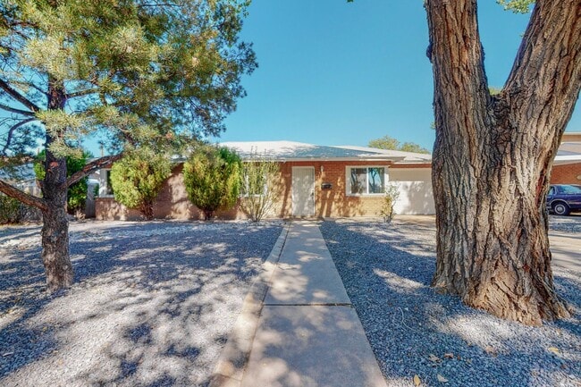 Building Photo - UPTOWN RENOVATED 3 Bedroom 2 Bath with garage