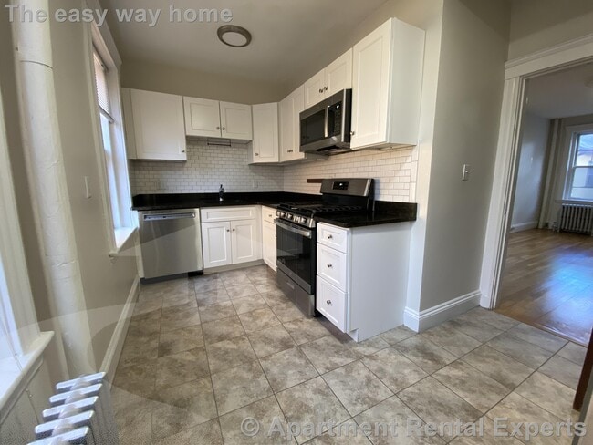 Building Photo - 28 Langdon St Unit #8