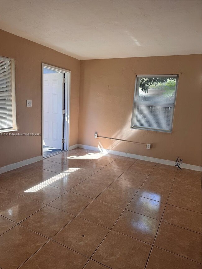 Photo - 2121 NW 4th Ct Unit 1